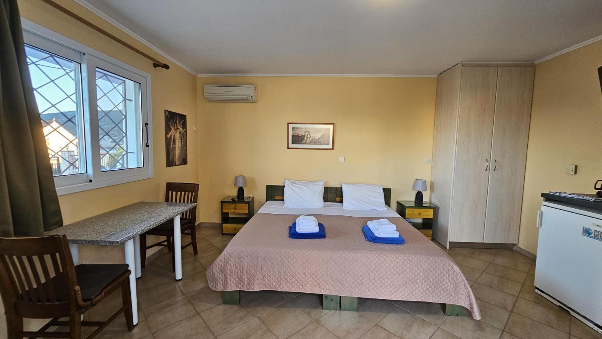 Mema'S Apartment Agia Efimia Room photo