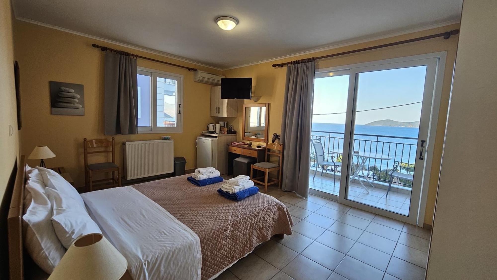 Mema'S Apartment Agia Efimia Room photo